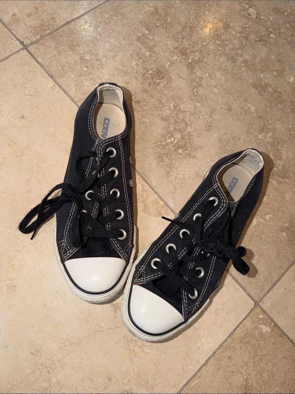 💕Converse Black Canvas Low-Top Sneakers with White Toe Caps💕